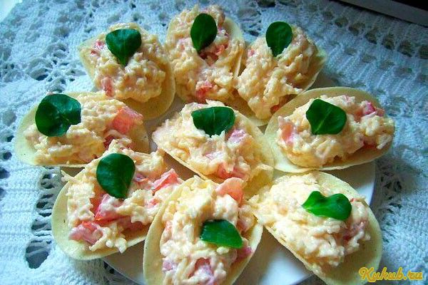 чипсы, сыром