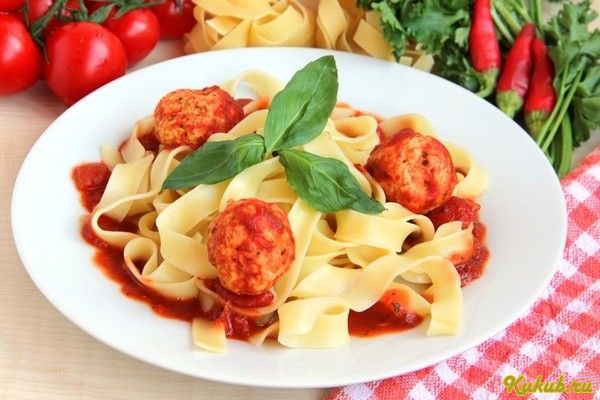 феттучини, фрикадельками, лапша