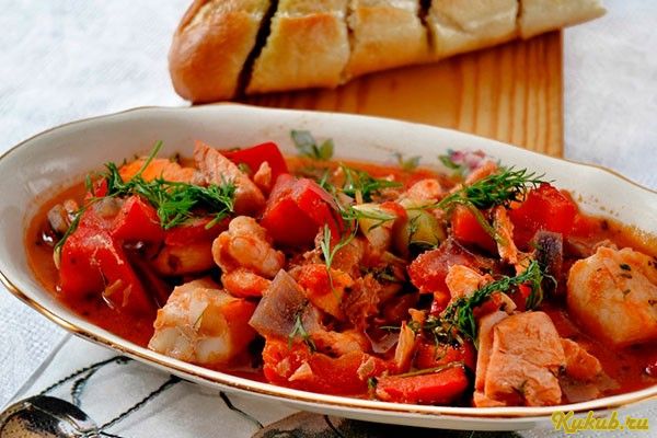 гуляш, рыбы, грибами