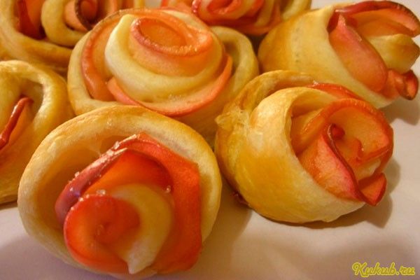 яблочные, розы