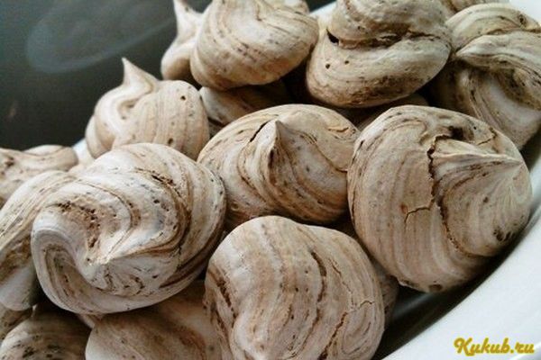 шоколадное, безе, корицей