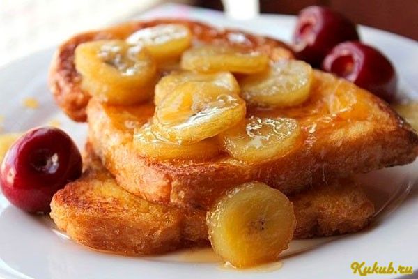 тосты, бананом, карамелью