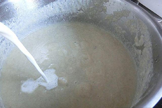Суп-пюре из шампиньонов с сухарями